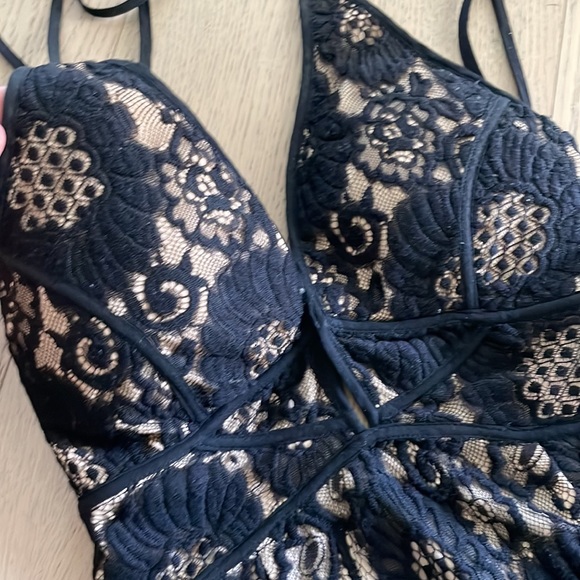 Lace Mini dress - Picture 5 of 10